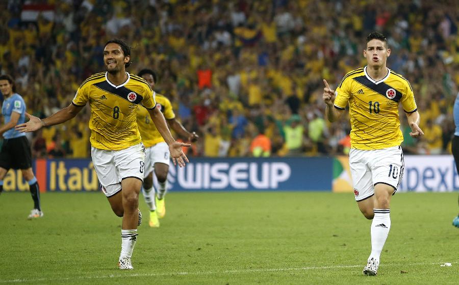 看台嘘声不断（看台嘘声此起彼伏）