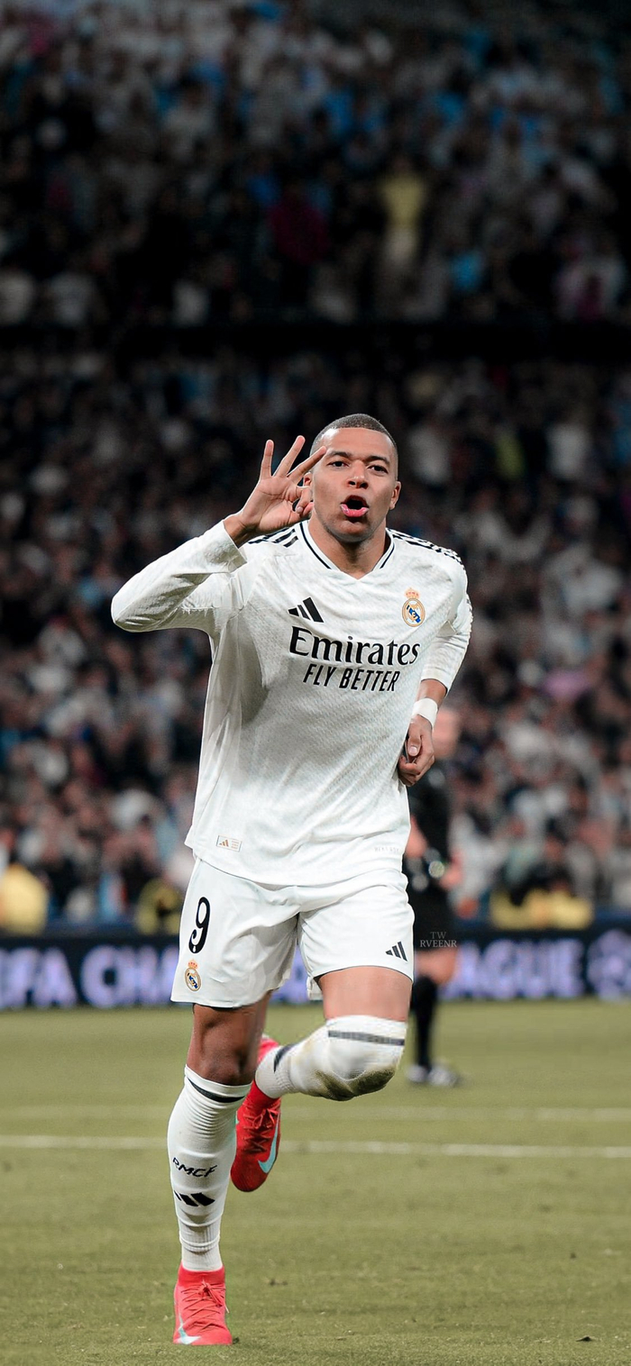 半场战报：克雷莫内塞0-0莱切（半场战况：克雷莫内塞与莱切0-0互交白卷）