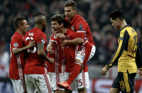 曼联4-1狼队全场数据：射正次数10-2，控球率超6成（曼联4-1狼队：数据全面占优，射正10比2、控球率超60%）