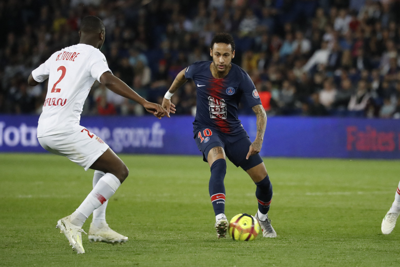 马卡：最高法院判决西甲联盟违规，皇马获赔880万欧转播收入（马卡报：最高法认定西甲联盟违法，皇马获赔880万欧元转播费）