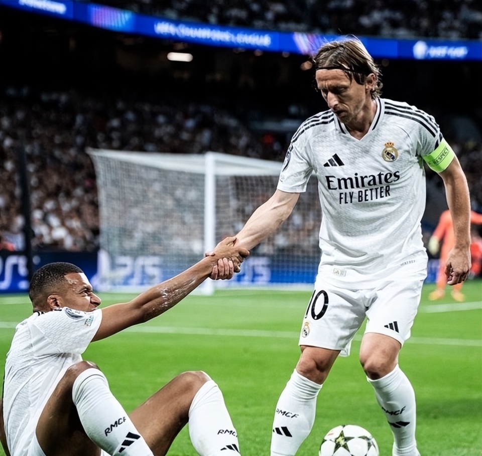 HLTV最新世界排名：FURIA仍居首，前7排名未发生变化（HLTV发布最新排名：FURIA继续领跑，前七名格局不变）