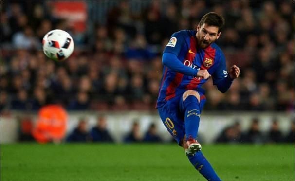 当志愿者在残特奥会：需要时我在你身旁，拼搏时我为你鼓掌（残特奥志愿者：你需要时我相伴，你拼搏时我喝彩）