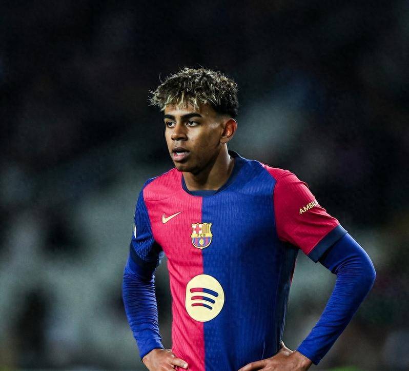 格策：很期待对阵巴萨，我们必须拿出百分之百的状态（格策：期待对决巴萨，我们必须百分百投入）