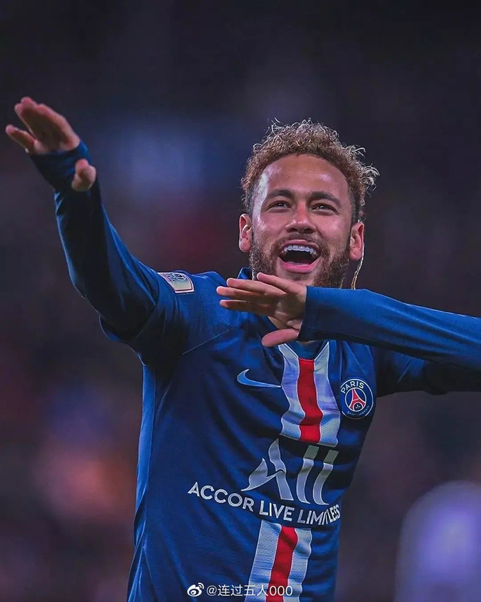 法国近4次世界杯小组赛对阵非洲球队3负1胜，02年不敌塞内加尔（法国近四次世界杯小组赛对非洲对手仅1胜3负，2002年负于塞内加尔）