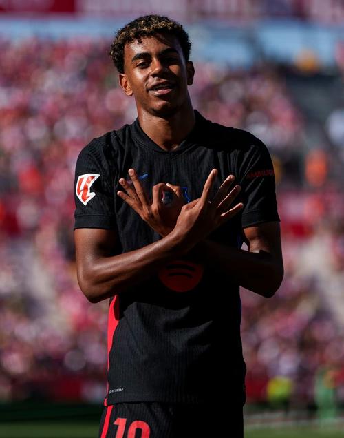 欧文助攻率创新高，全队配合默契（欧文助攻率飙升至新高，球队默契十足）