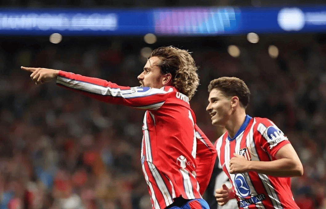 莱奥头发被拽找阿切尔比理论，后者：敢再指我就掰断你手指头（头发被拽后莱奥上前质问阿切尔比，后者警告：再指我就掰断你手指）